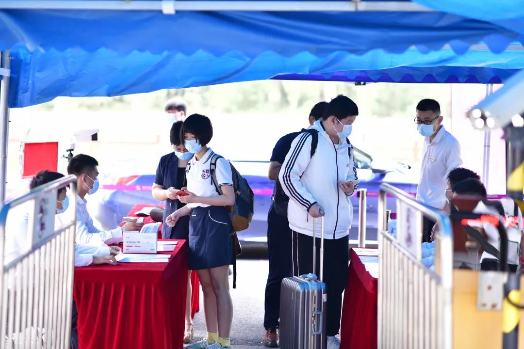 仰望星空，脚踏实地 | 华二紫竹国际学院2021年新生开学报到现场直击