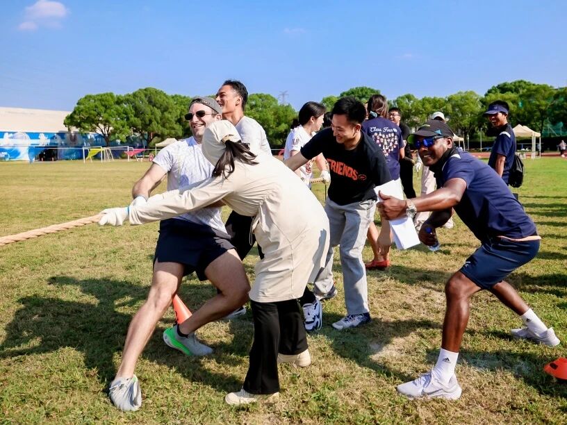 2025上海领科内啡肽运动会圆满落幕:挥洒汗水,点燃秋日激情 - 第4张 - 择校360网 2025上海领科内啡肽运动会圆满落幕:挥洒汗水,点燃秋日激情 - 第4张