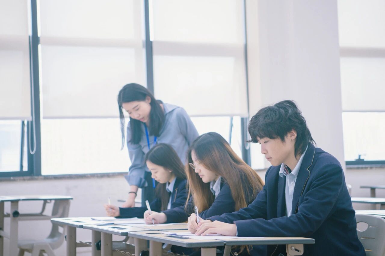 东鼎国际部学子斩获英国SMC竞赛金奖 全员折桂展现卓越数学实力 - 第6张 - 择校360网 东鼎国际部学子斩获英国SMC竞赛金奖 全员折桂展现卓越数学实力 - 第6张