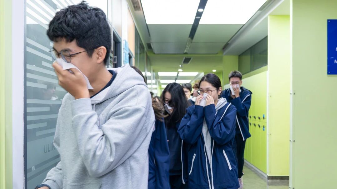 筑牢校园“防火墙”:苏州领科举行消防安全演练,守护平安校园 - 第3张 - 择校360网 筑牢校园“防火墙”:苏州领科举行消防安全演练,守护平安校园 - 第3张